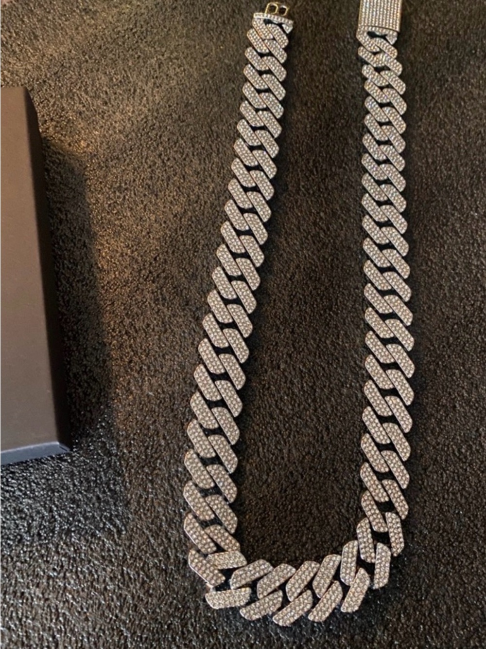 ICED PAVE ENCRUSTED
HEAVY 20”LEGACY CUBAN
20mm THICK WHITE GOLD GP
NEW GIFT BOX